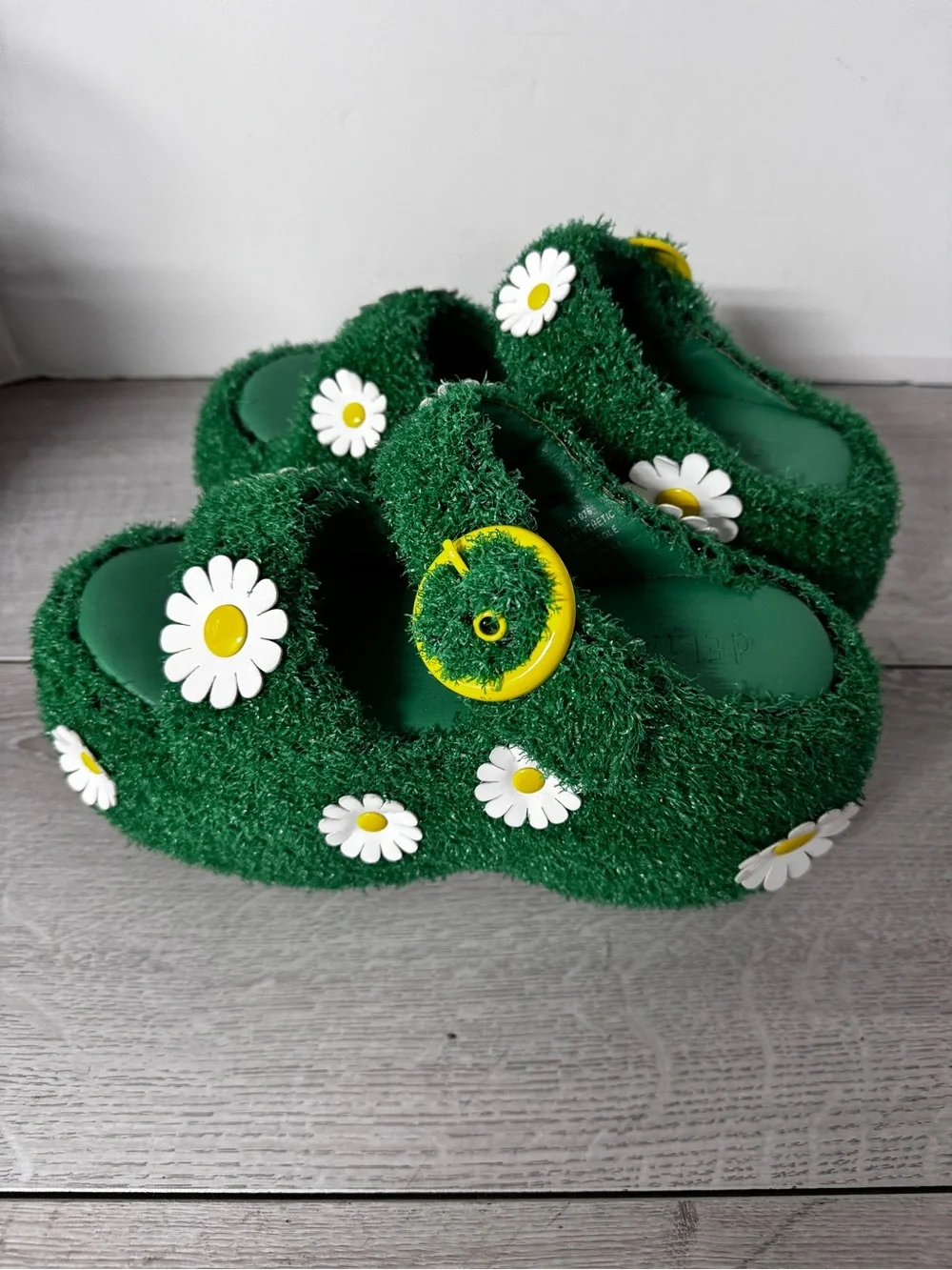 Delia's Daisy Turf Platform Sandals - Green Sz 6M